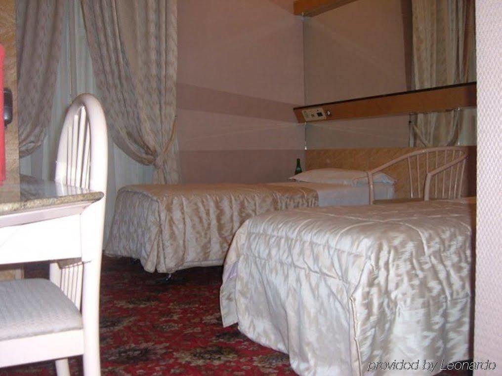 Hotel Roma Cesano Boscone Room photo