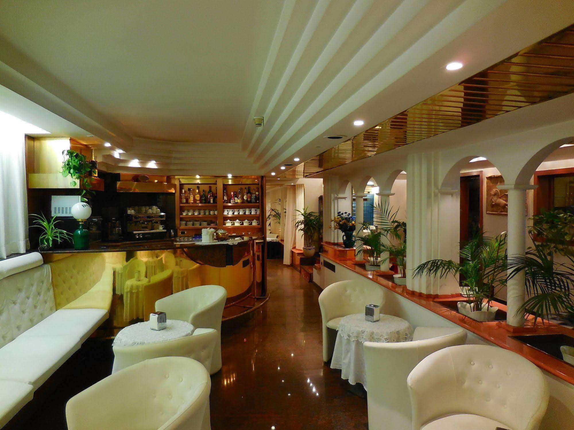 Hotel Roma Cesano Boscone Exterior photo