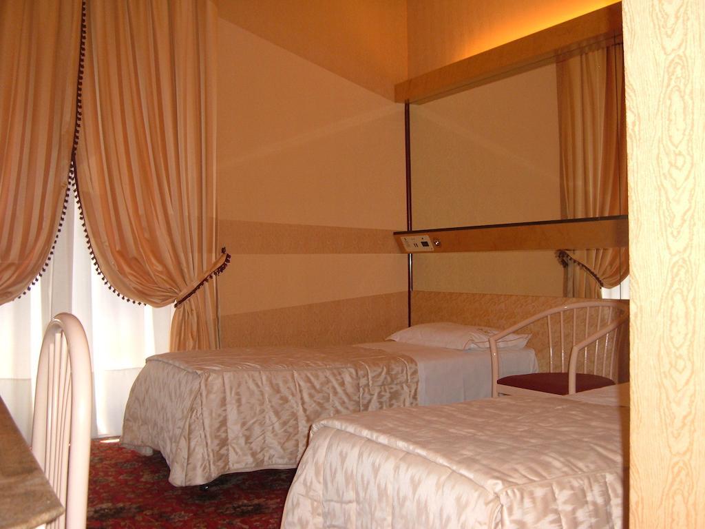 Hotel Roma Cesano Boscone Exterior photo